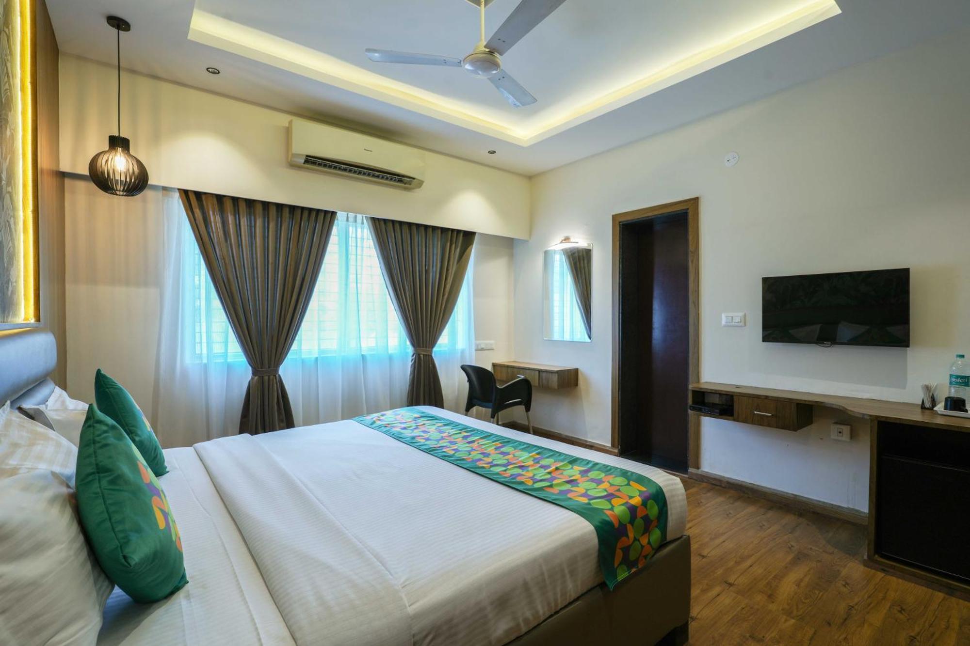 Treebo Pappilon Palace - Pvs Circle Mangalore Exterior foto